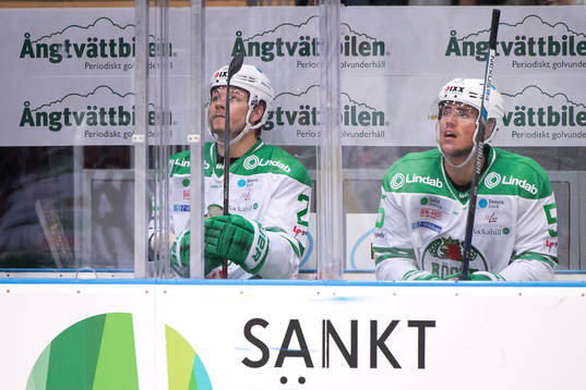 Rögles Anton Cederholm och Alen Bibic i utvisningsbåset