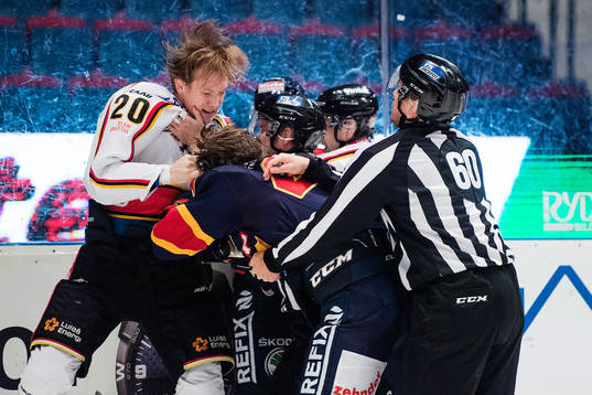 Luleås Gustav Rydahl och Djurgårdens Linus Johansson i