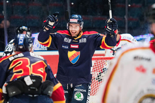 Djurgårdens Matt Anderson gör 1-1 och jublar mot Daniel