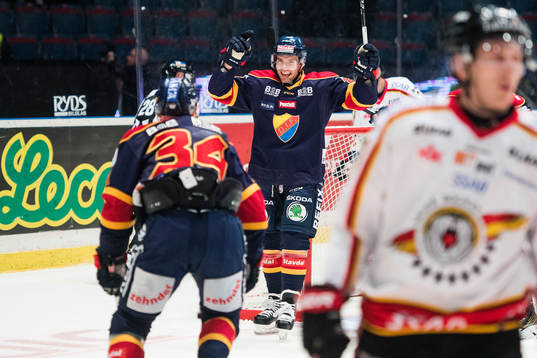Djurgårdens Matt Anderson gör 1-1 och jublar mot Daniel