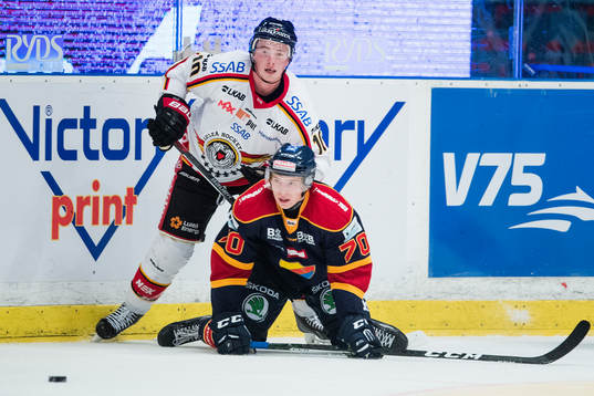 Luleås Tim Kennedy trycker ner Djurgårdens Marcus