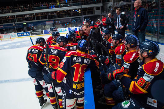 Djurgårdens assisterande tränare Mikael Håkanson  tar en