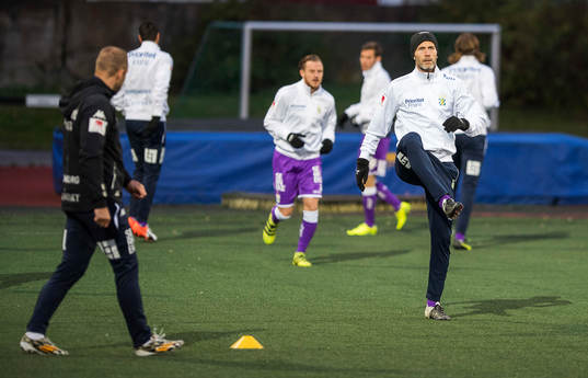 IFK Göteborgsspelarna värmer upp