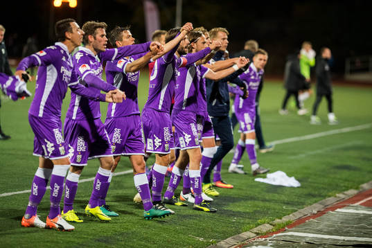 IFK Göteborgspelarna jublar
