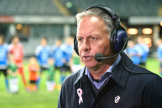 Halmstads tränare Jan Jönsson blir intervjuad innan