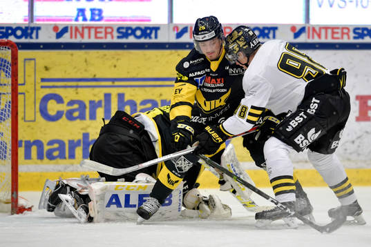 Västerås Lukas Zetterberg och målvakt Henrik Lundberg