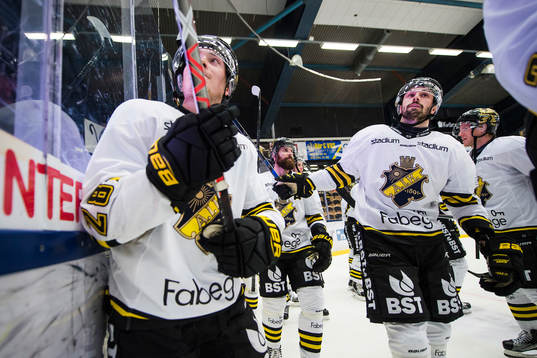 s Jesper Frödén och Daniel Olsson Trkulja jublar
