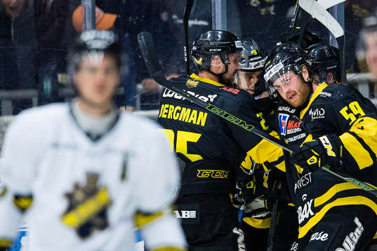 Västerås spelare jublar
