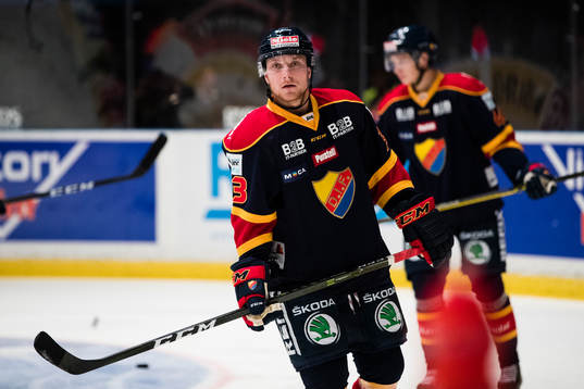 Djurgårdens Linus Hultström värmer upp
