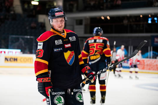 Djurgårdens Linus Hultström ser deppig ut