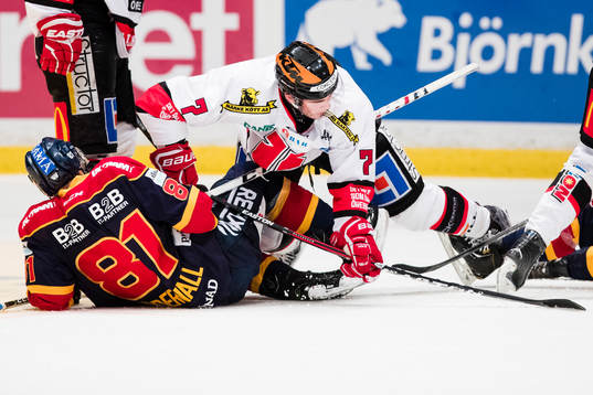 Djurgårdens Calle Ridderwall hålls nere av Örebros