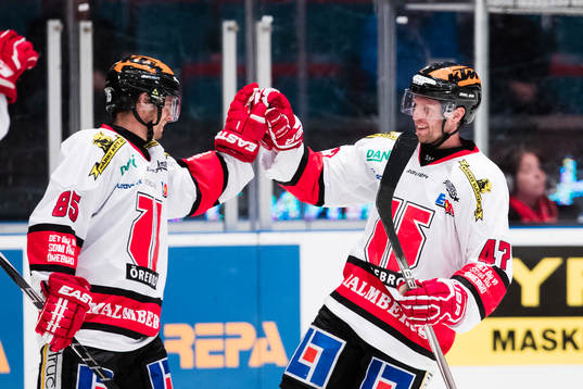 Örebros Kalle Olsson jublar