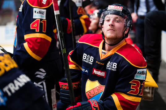 Djurgårdens Linus Hultström i båset