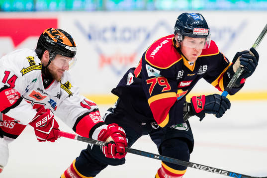 Örebros Tom Wandell och Djurgårdens Patrik Lundh