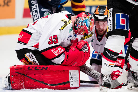 Örebros målvakt Julius Hudacek och Viktor Ekbom