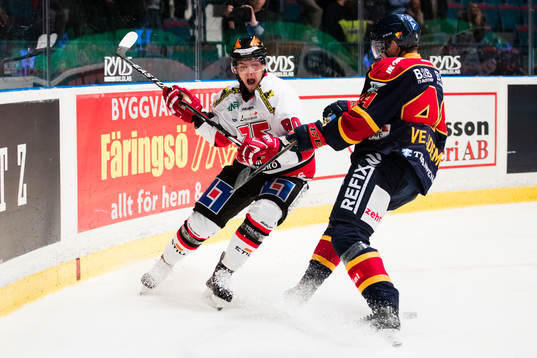 Örebros Libor Hudacek och Djurgårdens Lukas Vejdemo