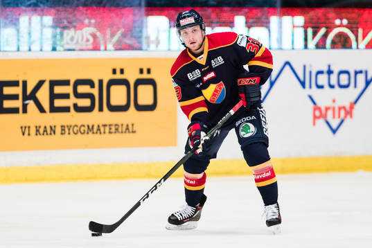 Djurgårdens Linus Hultström med pucken
