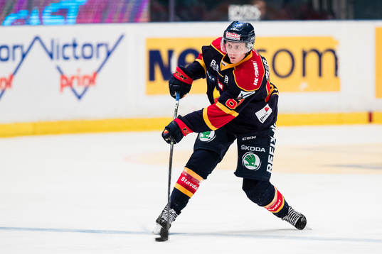Djurgårdens Markus Ljungh med ett skott