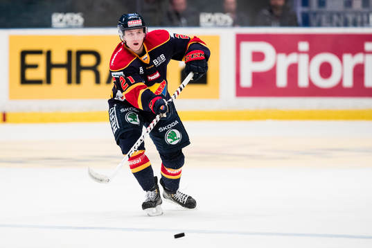Djurgårdens Jonathan Davidsson med pucken