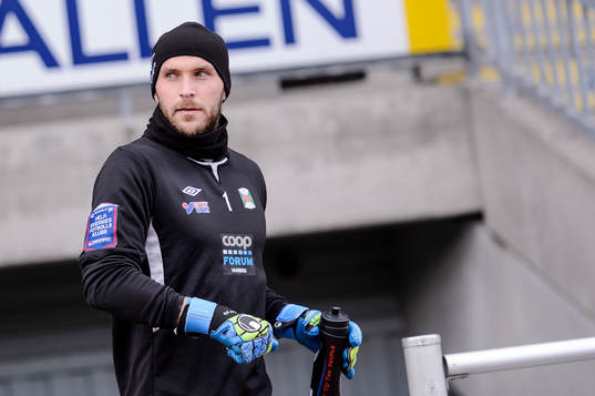 Varbergs målvakt Peter Dahlberg före fotbollsmatchen i