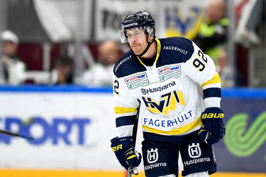 s Teemu Laine jublar