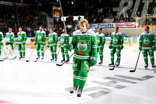 Rögles Christopher Liljewall hyllas för 400 matche r