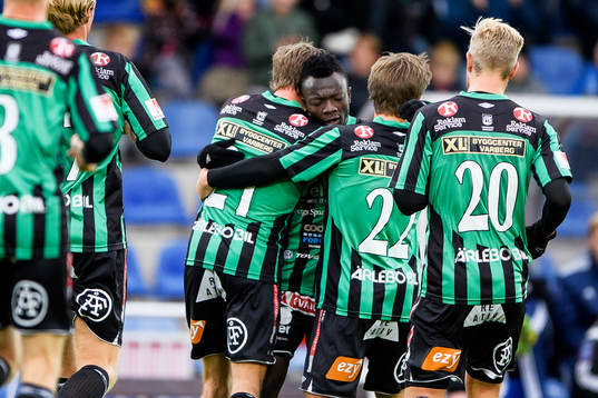 Varbergs Thomas Boakye jublar ned laget