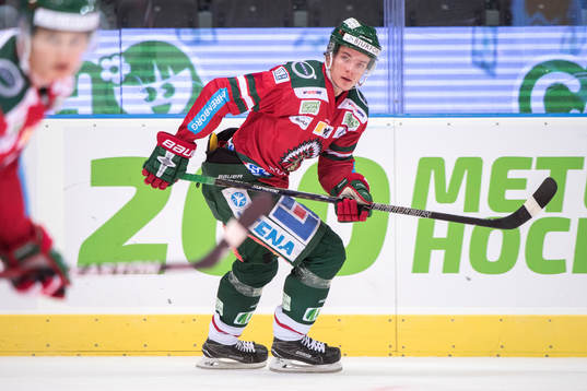 Frölundas Victor Olofsson värmer upp innan