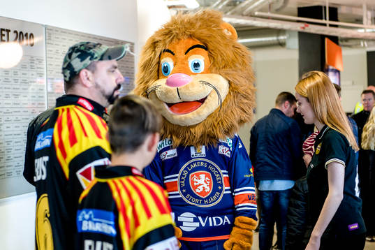 Växjös maskot före ishockeymatchen i SHL mellan Växjö