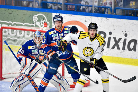 Växjös målvakt Viktor Andrén och Arvid Lundberg och