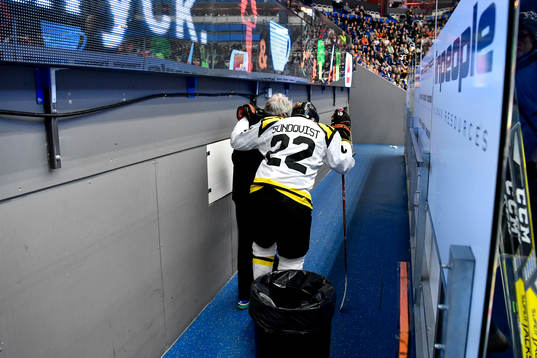Brynäs Jörgen Sundqvist kliver av med smärta