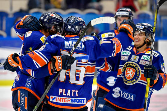 Växjös Geoff Platt reducerar till 1-2 och jublar