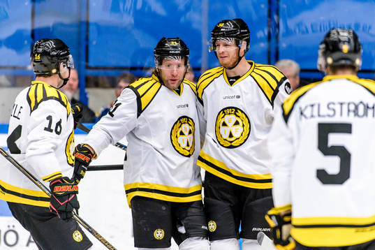 Brynäs Jonathan Granström och Nick Johnson jublar