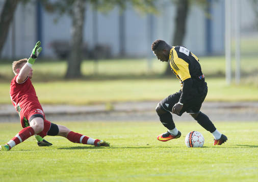 IFK Hässleholms Mike Andrew gör 1-0 och jublar i matchen