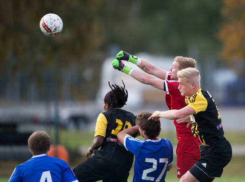 IFK Hässleholms Linus Svensson i matchen i division 2