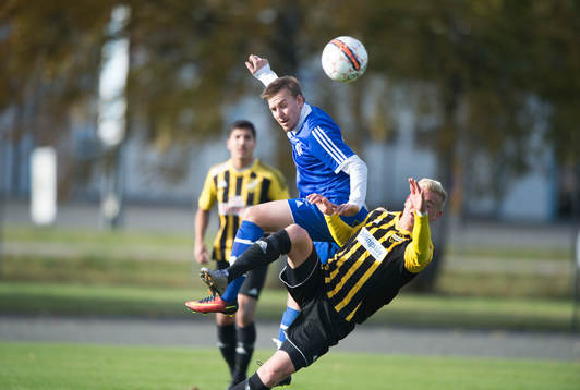 IFK Hässleholms Linus Svensson i matchen i division 2