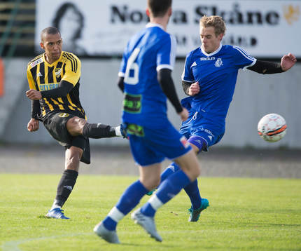 IFK Hässleholms Kevin Thompson i matchen i division 2