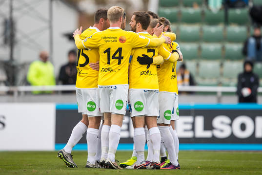 Falkenbergs spelare jublar