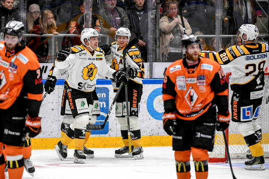 Skellefteås Adam Pettersson jublar