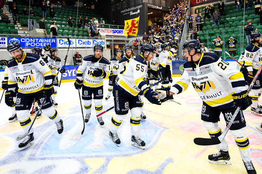 s Andreas Borgman och Lawrence Pilut jublar