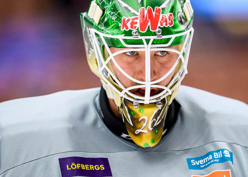 Färjestads målvakt Stefan Steen på uppvärmningen