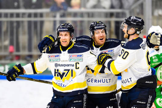 s Martin Thörnberg,Teemu Laine och Ted Brithén jublar