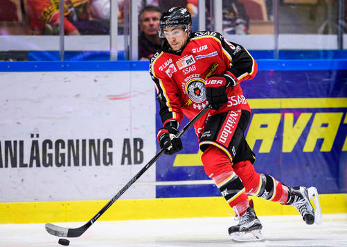 Luleås Johan Forsberg med pucken