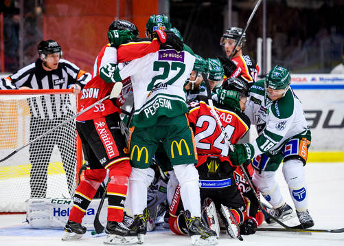 Bråk framför Färjestads mål