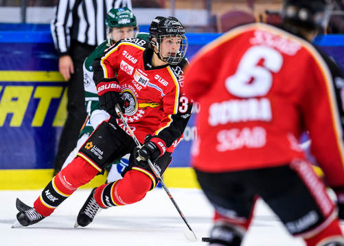 Luleås Isac Lundeström med pucken