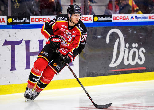 Luleås Brendan Mikkelson med pucken