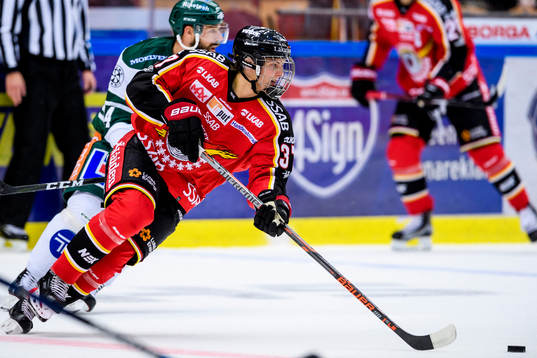 Luleås Isac Lundeström med pucken