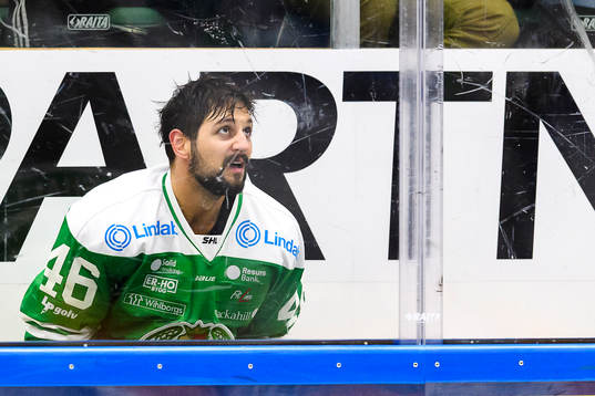 Rögles Kevin Marshall får matchstraff