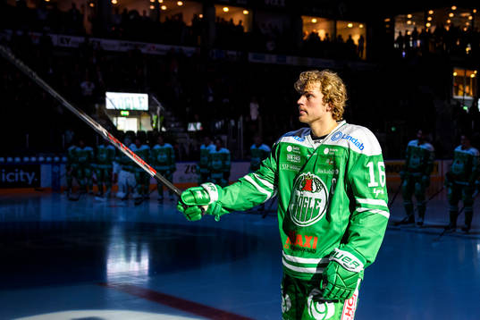 Rögles Christopher Liljewall hyllas för 400 matche r