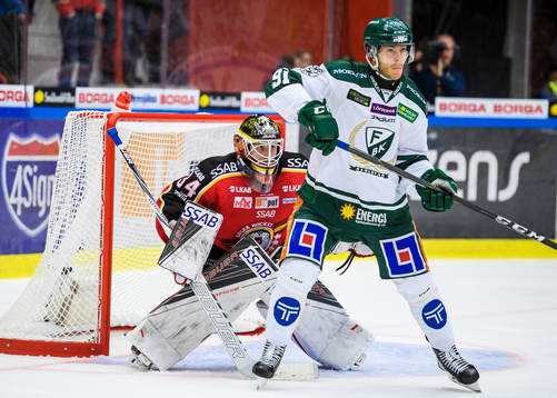 Färjestads Björn Svensson och Luleås målvakt Joel